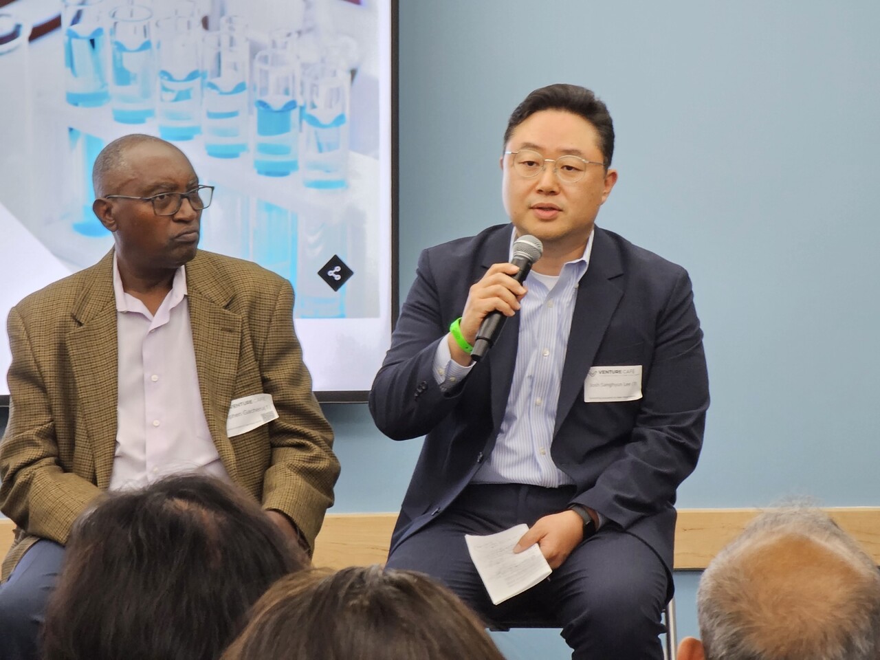지난 6일 미국 보스턴 켄달스퀘어에서 열린 '한국 바이오 혁신의 밤' 패널토론에서 삼성바이오에피스 BD팀 이상현 상무(왼쪽)가 발언하고 있다. 
