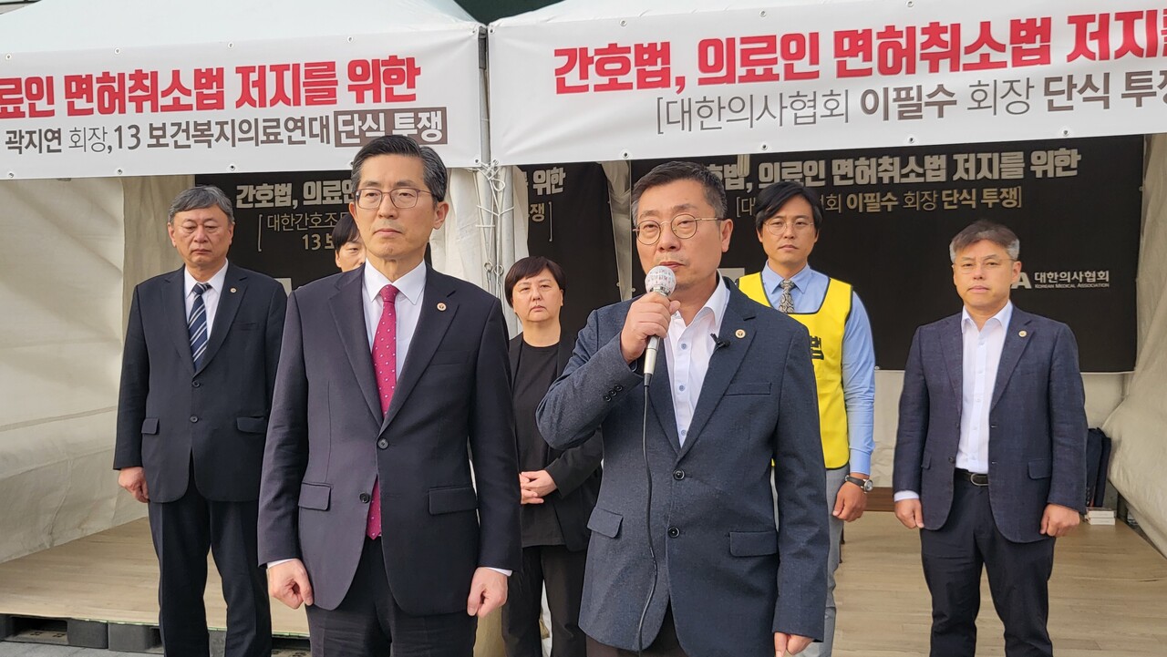 대한의사협회가 '의대 정원 확대'에 합의했다는 논란에 휩싸이자 서울시의사회가 의사결정 과정 공개를 요구했다(ⓒ청년의사).