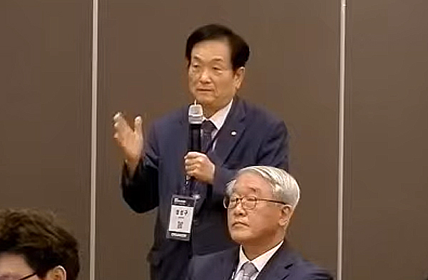 대한의학회장을 지낸 경희의대 장성구 명예교수는 16일 열린 의학회 학술대회 한국의학교육학회 세션에서 전공의 폭행 문제를 꺼내며 교수에 대한 평가도 필요하다고 했다(