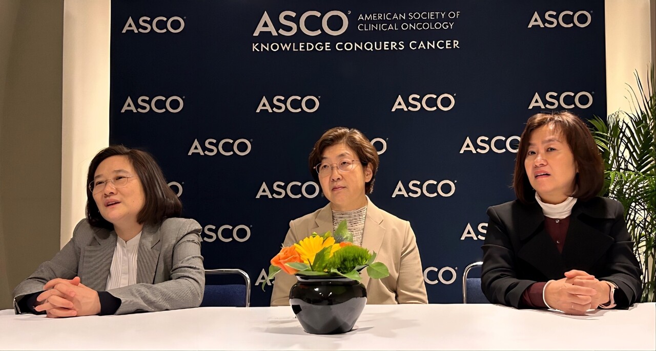 (좌측부터) 서울대학교병원 혈액종양내과 임석아 교수, 서울아산병원 종양내과 정경해 교수, 삼성서울병원 혈액종양내과 박연희 교수