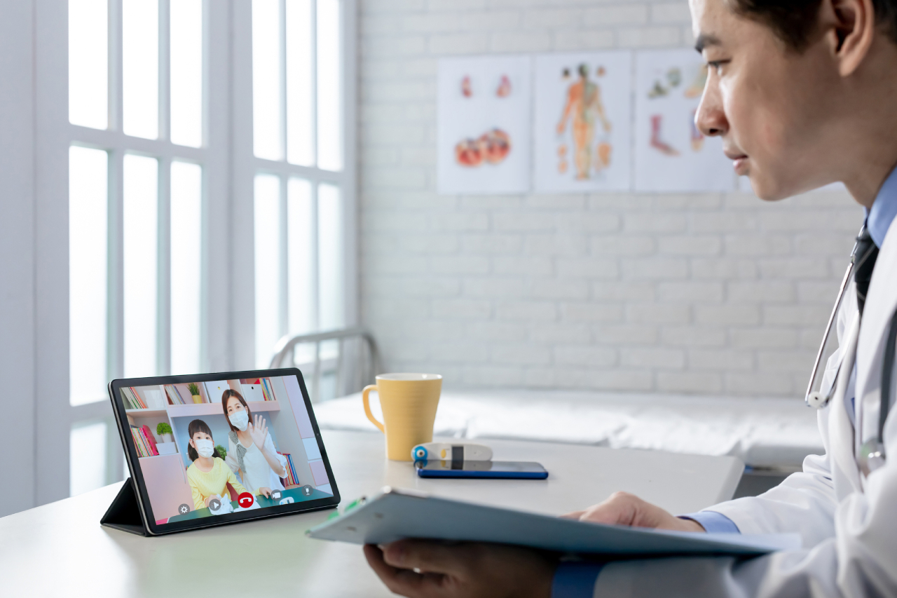 비대면 진료 시범사업 실시 현황 조사 결과 지난 6~7월 실시된 비대면 진료건수는 총 29만1,626건, 이용자수는 26만7,733명으로 나타났다. 질환별로는 원발성 고혈압이 가장 많았다(출처: 게티이미지).