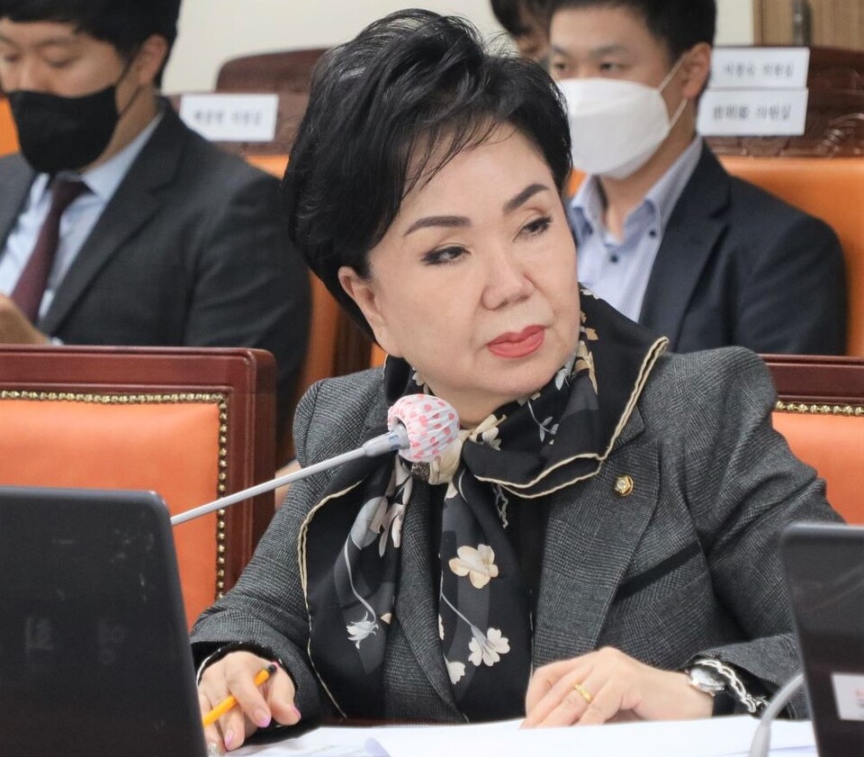 국민의힘 최영희 의원은 식품의약품안전처 관련 자료를 분석해 최근 5년간 사망자 명의로 처방된 마약류 의약품 처방량이 3만8,000여건에 달한다고 밝혔다(사진 제공 : 최영희 의원실).