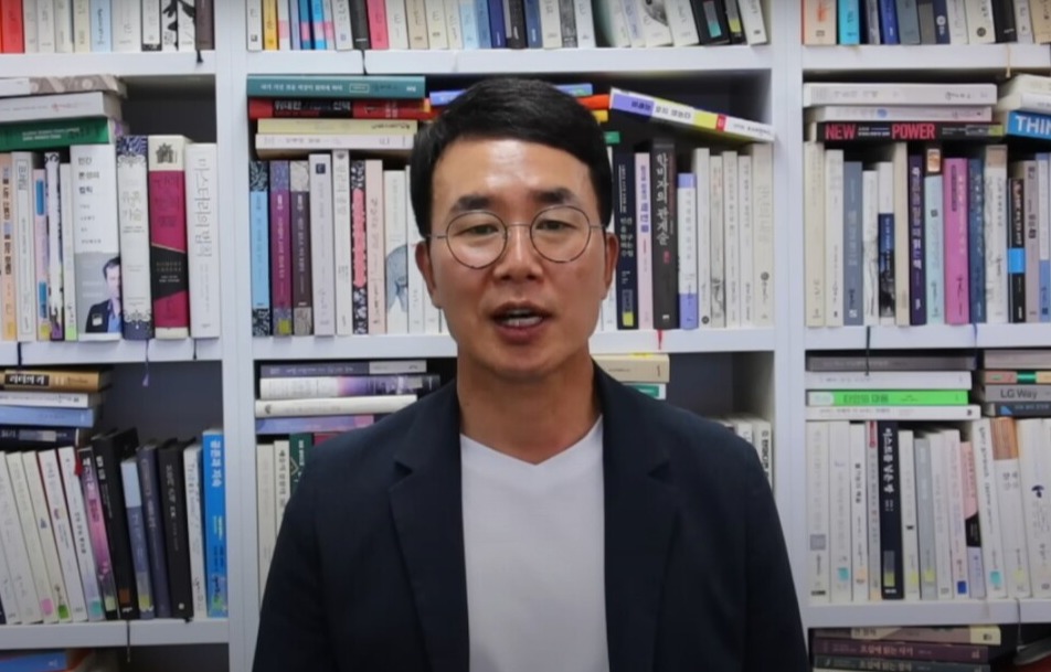 에이치엘비 그룹 진양곤 회장 모습(유튜브 갈무리).