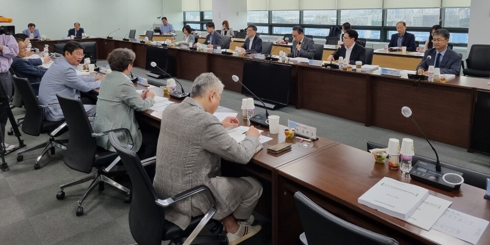 보건복지부는 21일 오후 열린 건강보험정책심의위원회에서 '3차 상대가치점수 개편 세부추진방안'을 심의 의결했다.