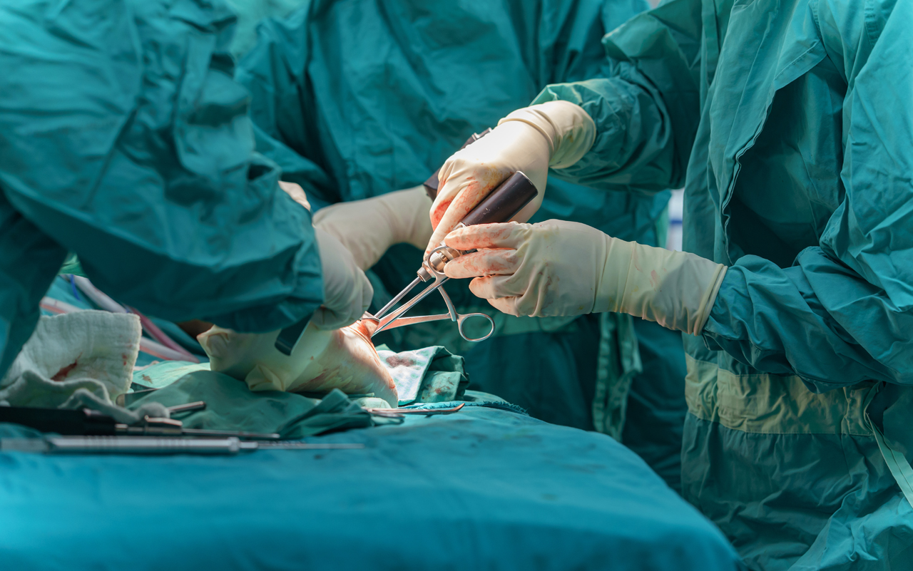 오진으로 환자를 사망에 이르게 했다며 외과 의사가 업무상과실치사죄로 구속돼 의료계가 충격에 빠졌다(사진출처: 게티이미지).