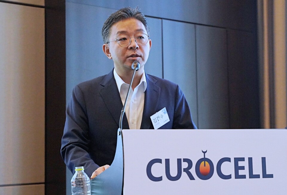 큐로셀 김건수 대표가 지난 20일 진행된 기업공개(IPO) 기자간담회에서 큐로셀의 상장 계획 및 기업 비전에 대해 소개하고 있다.