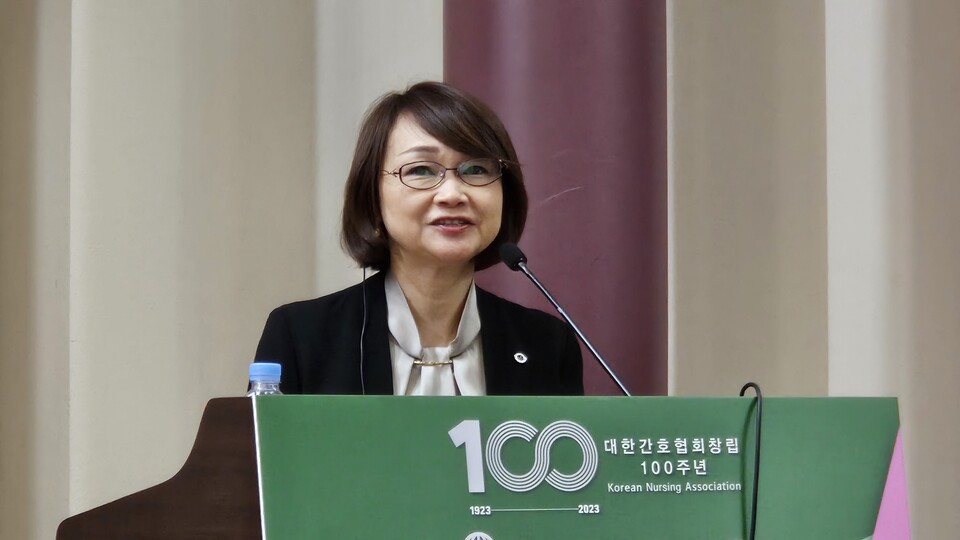 일본간호협회 키자와 아키요 상임이사는 일본의 인정간호사제도를 소개하며 여러 평가기준을 통해 간호사의 성과를 지표화하고 이를 정책 추진의 근거로 삼을 필요가 있다고 했다(ⓒ청년의사).