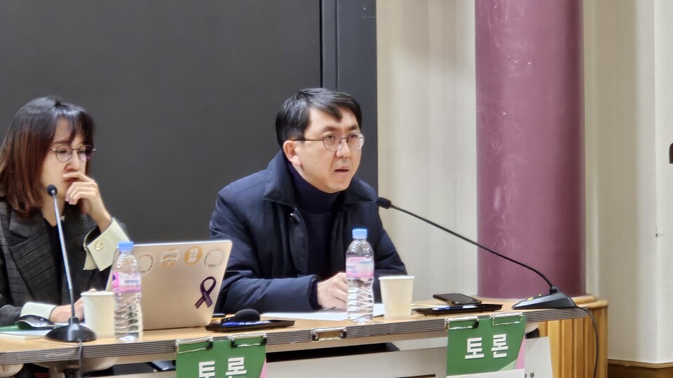 보건복지부 간호정책과 임강섭 과장은 전담간호사 표준화가 필요하다는 점에 동감했지만, 전문간호사와 전담간호사 간 업무 역량 차이 등에 대한 논의가 필요하다고 했다(ⓒ청년의사).