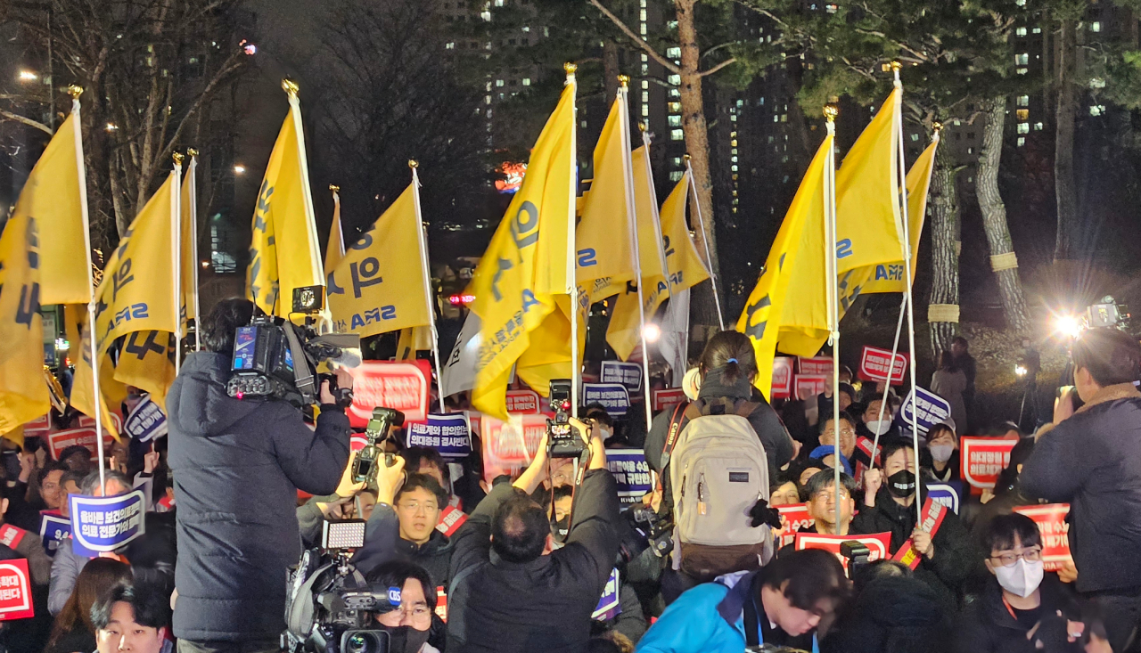 이날 궐기대회는 주최 예상을 뛰어넘는 500여명이 몰렸다(ⓒ청년의사).