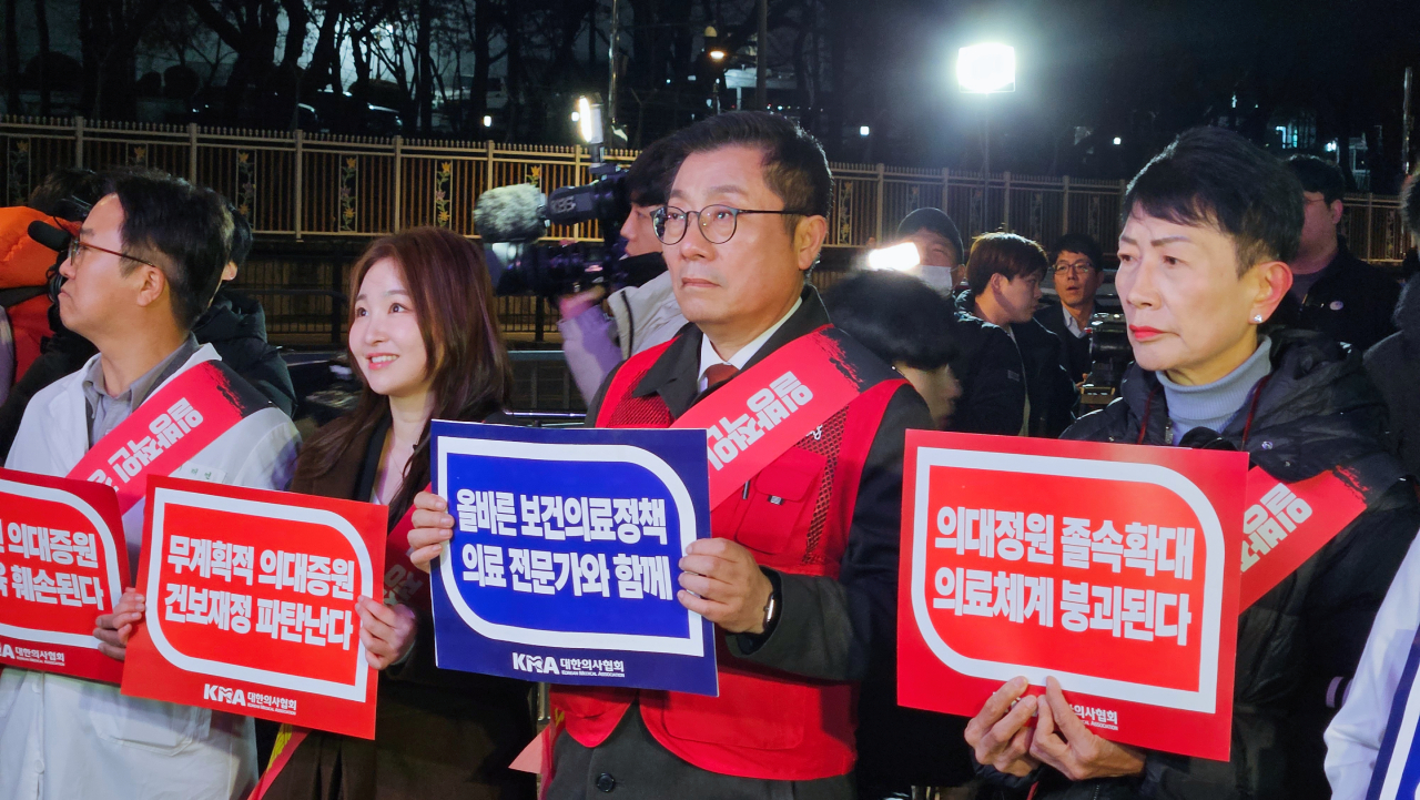 박명하 서울시의사회장을 비롯해 의사회 임원들은 회원을 보호하며 투쟁 최선방에 서겠다고 했다(ⓒ청년의사).