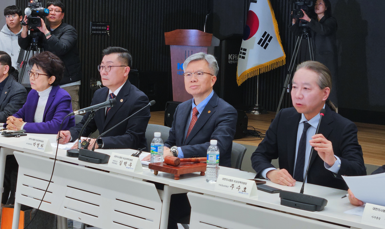 대한의사협회 비상대책위원회는 의대 정원 증원과 필수의료 정책 대응 방안을 논의하기 위해 17일 1차 회의를 열었다(ⓒ청년의사).