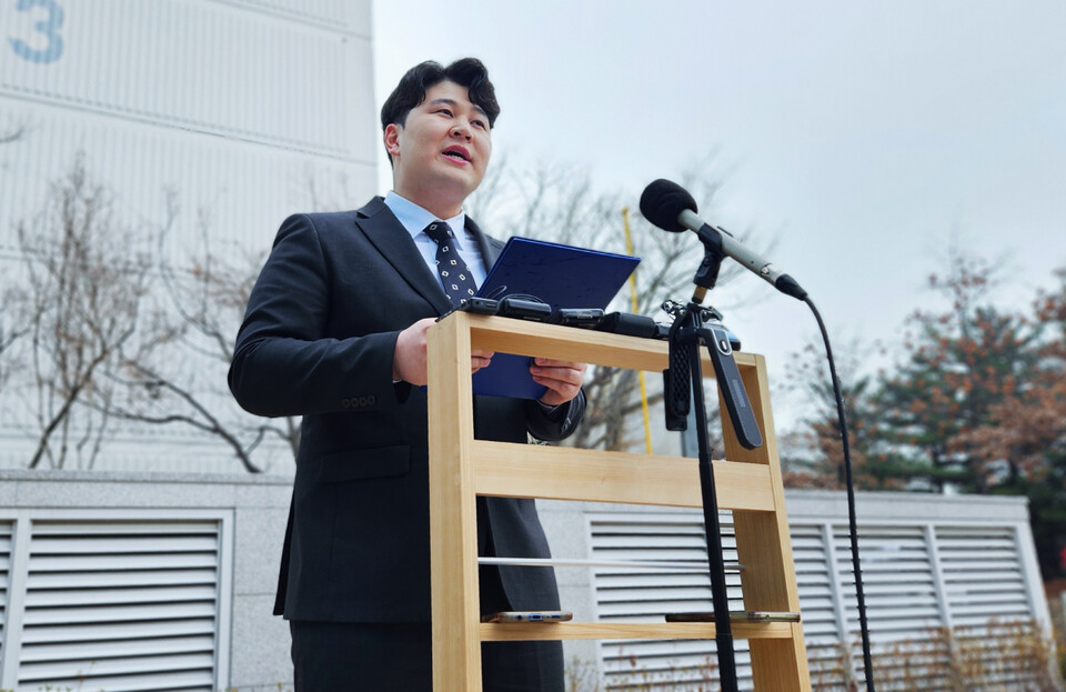 대전성모병원을 사직한 류옥하다 전 인턴이 ‘오마이뉴스’에 기고한 ‘비현실적인 의대 증원 정책…미래는 정해져 있다’ 기사가 오마이뉴스 단일 기사 사상 최다 원고료를 기록했다(ⓒ청년의사).