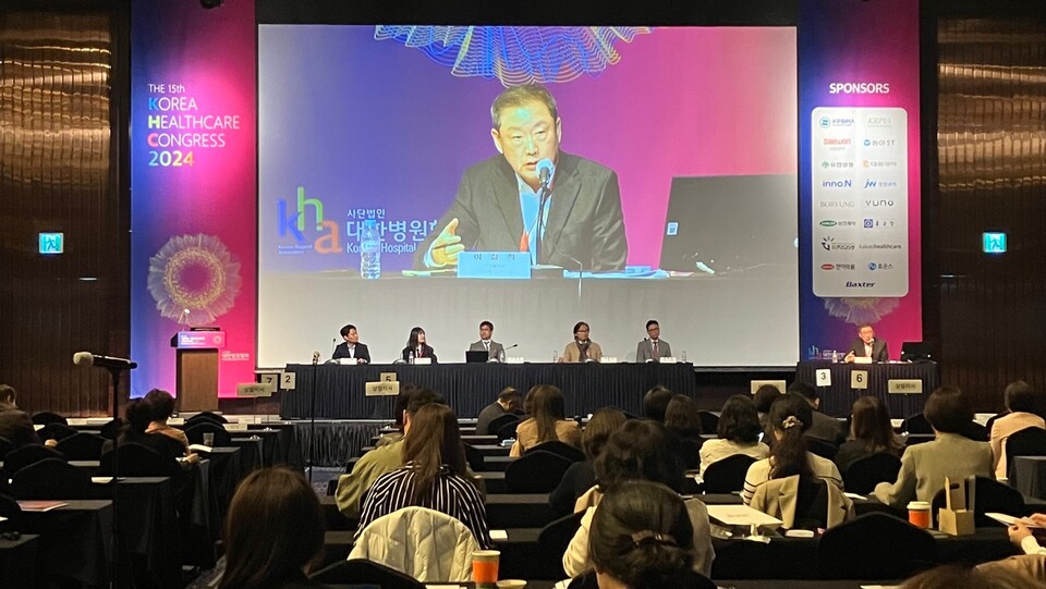 대한병원협회가 11일 그랜드인터컨티넨탈 서울파르나스에서 개최한 ‘The 15th Korea Healthcare Congress 2024’(KHC 2024)에서 현장 전문가들은 디지털 치료기기 처방 확대 속도가 더디다고 지적했다(ⓒ청년의사).