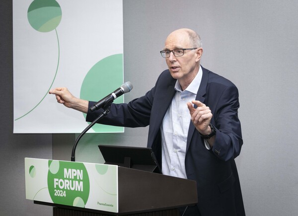 지난 4일 열린 골수증식종양 포럼에서 덴마크 질랜드대학병원 혈액내과 한스 칼 하셀바흐 교수가 발표하고 있다. 