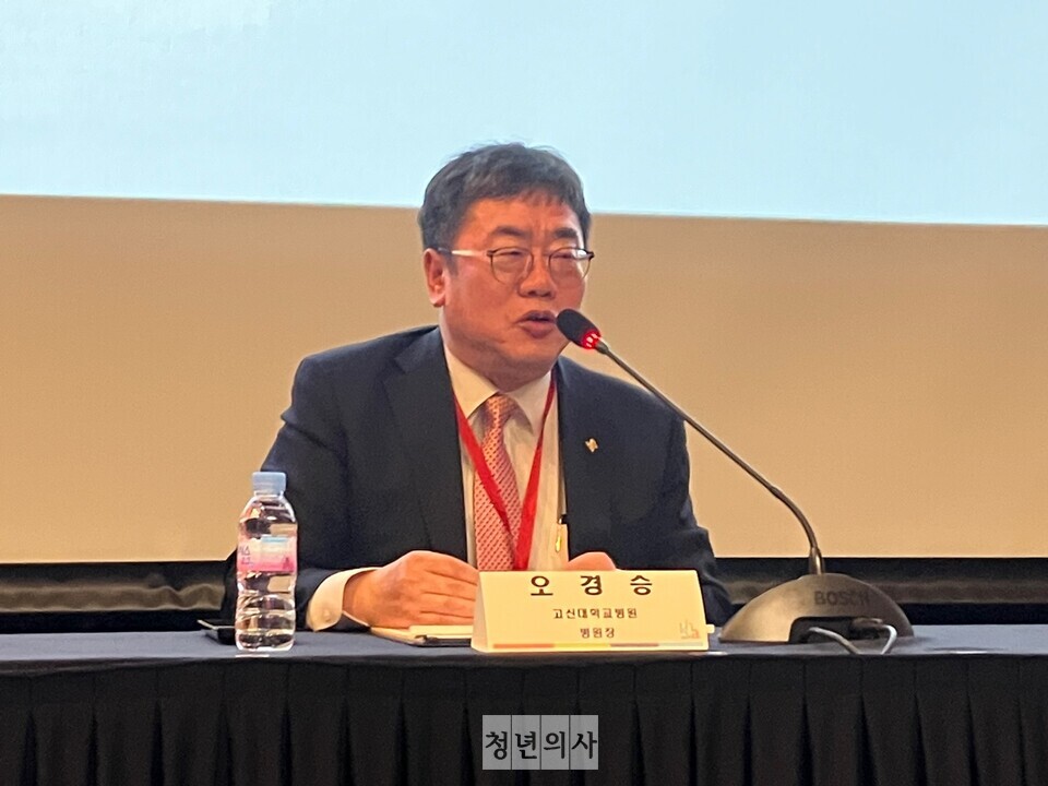고신대병원 오경승 원장은 지난 11일 대한병원협회가 개최한 ‘The 15th Korea Healthcare Congress 2024’(KHC 2024) 포럼에서 전공의 집단사직 상황에서 상급종합병원 지정기준을 완화할 필요가 있다는 의견을 내놨다(ⓒ청년의사).