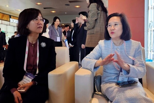 지난 25일 서울 광진구 그랜드 워커힐 서울 세계유방암학회 및 한국유방암학회 학술대회(GBCC 2024) 학회장에서 만난 삼성서울병원 혈액종양내과 박연희 교수(왼쪽)와 서울대병원 혈액종양내과 임석아 교수(오른쪽).