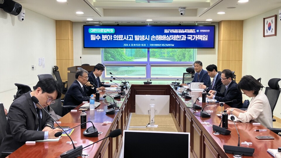 '의료사고처리특례법'에 필수의료 분야 형사책임은 고의·중과실인 경우 처벌하고 경과실은 ‘면책’하는 내용이 포함돼야 할 필요가 있다는 의견이 나왔다(ⓒ청년의사). 