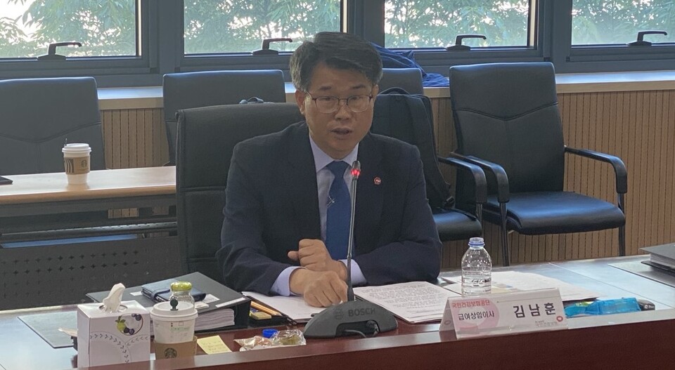 국민건강보험공단 김남훈 급여상임이사는 16일 오전 대한한의사협회와 1차 수가협상에서 올해 수가협상 상황이 그 어느 때보다 쉽지 않을 것이라고 언급했다.