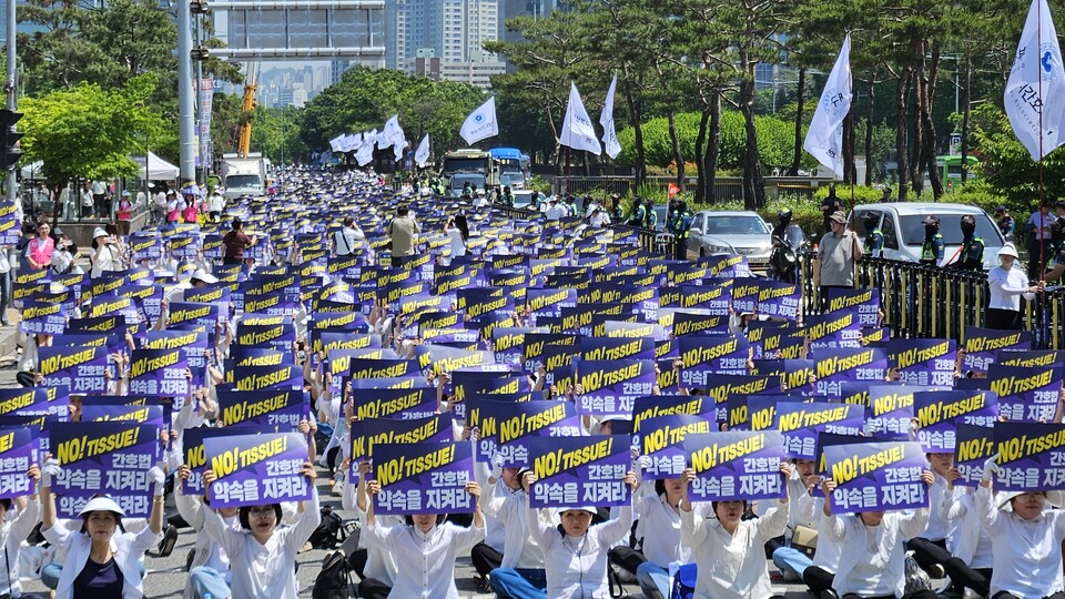 이날 국회 앞 의사당대로에서는 2만여명(주최 측 추산)에 달하는 간호사와 간호대생이 모였다(ⓒ청년의사).