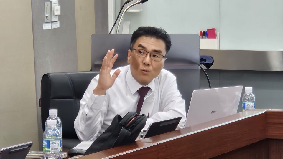 충북의대 배장환 교수는 지난 3일 열린 의료윤리연구회 모임에서 대한의사협회의 역할에 의구심을 제기했다(ⓒ청년의사).