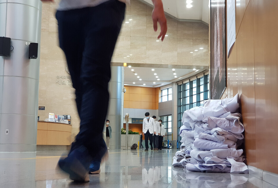 행정 명령에 대한 취소와 철회에 대한 법리적 해석이 더해지며 행정 명령을 거둬들인 정부의 ‘진위’를 두고 의료계가 혼란에 빠진 모양새다(ⓒ청년의사).