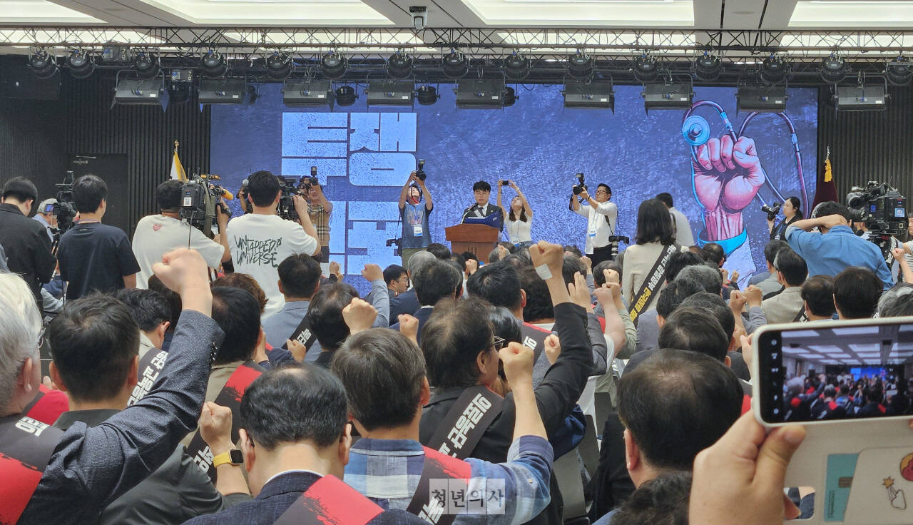 대한의사협회는 정부가 의대 정원 정책을 중단할 떄까지 총력투쟁을 멈추지 않겠다고 했다(ⓒ청년의사).