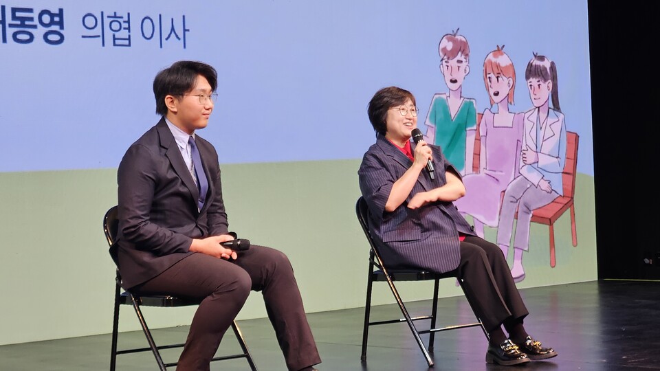 (왼쪽부터) 의협 채동영 홍보이사와 최안나 총무이사는 젊은 의사와의 소통을 강화하기 위해 노력하겠다고 밝혔다(ⓒ청년의사).