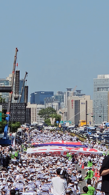 총궐기대회 말미에는 대형 플래카드 퍼포먼스도 있었다(ⓒ청년의사).
