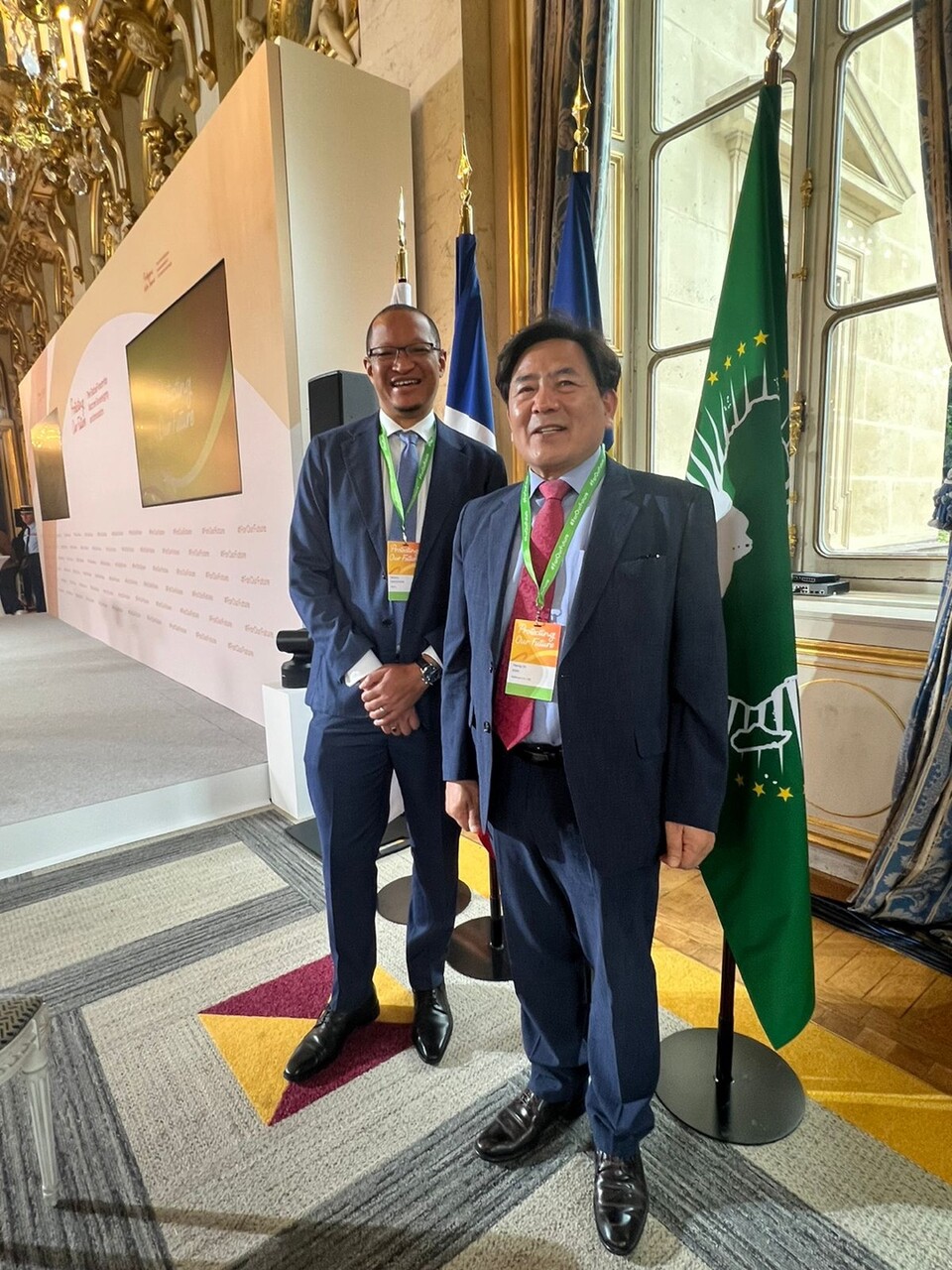 바이오백 모레나 마코아나(Morena Makhoana) CEO(왼쪽)와 유바이오로직스 백영옥 대표(오른쪽).