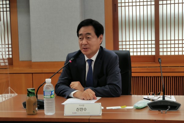 한국의과대학·의학전문대학원협회(KAMC) 신찬수 이사장은 정부가 제시한 의학교육 선진화 방안이 오히려 의학교육을 퇴보시키는 방안이라고 비판했다(ⓒ청년의사).