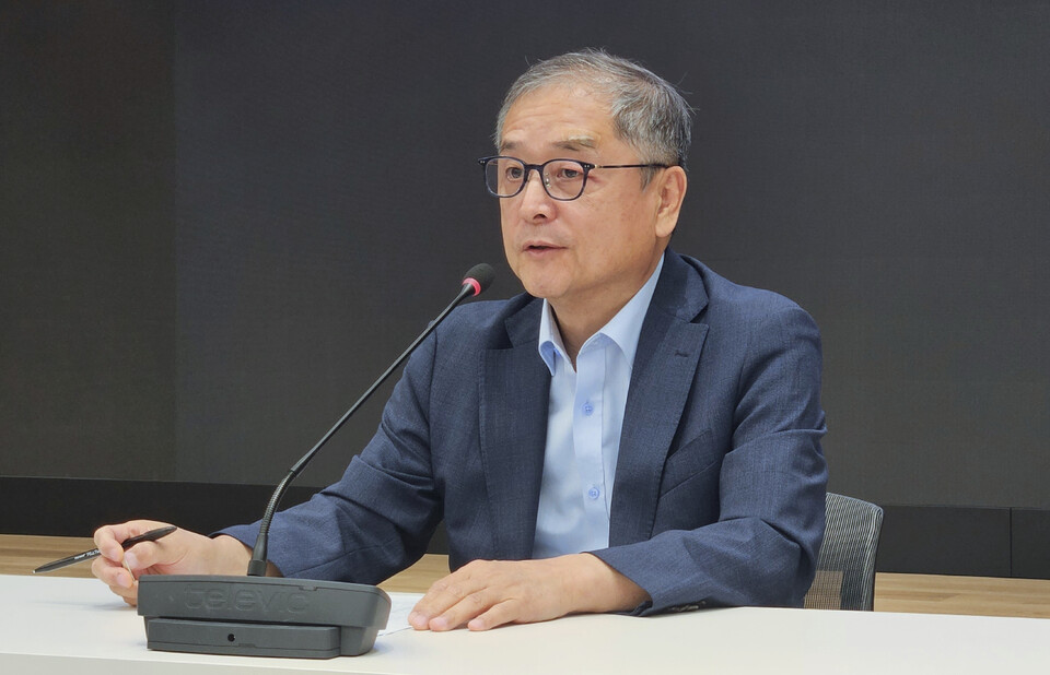 의료정책연구원 안덕선 원장은 4일 출입기자단과 간담회에서 적정 의사인력 추계 연구와 면허관리기구 설치를 주요 과제로 제시했다(ⓒ청년의사).