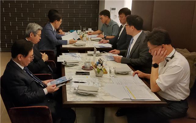 대한병원협회가 5일 오전 7시에 개최한 제42대 집행부 출범 후 첫 홍보위원회를 열고 현안에 대해 논의했다(사진제공: 대한병원협회). 