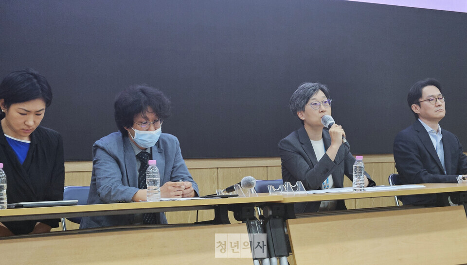 서울의대-서울대병원 교수협의회 비상대책위원회가 정부에 전공의 복귀 종용을 멈추라고 했다.