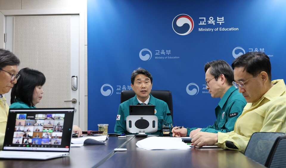 교육부 이주호 장관이 직권남용 혐의로 또다시 공수처 고발됐다. 사진은 지난 4월 열린 40개 의대 소속 대학 총장 영상 간담회를 주재한 이 장관 모습(사진출처: 교육부).