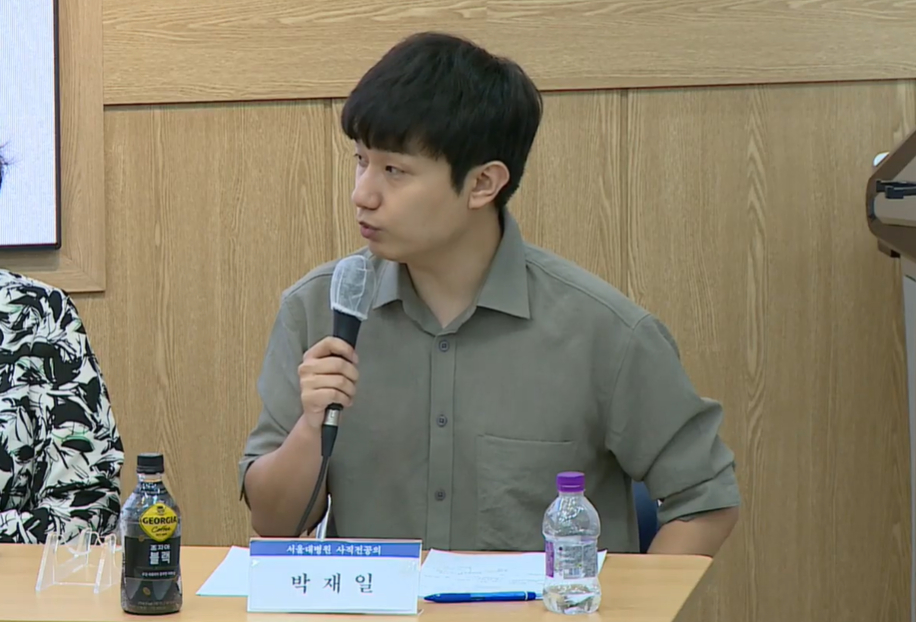 서울대병원을 사직한 박재일 전공의는 '전공의 복귀'를 논하기 전에 정부가 의료 정책을 다루는 태도부터 바꿔야 한다고 강조했다(사진 출처: 서울의대 비대위 공식 유튜브 생중계 화면 갈무리).