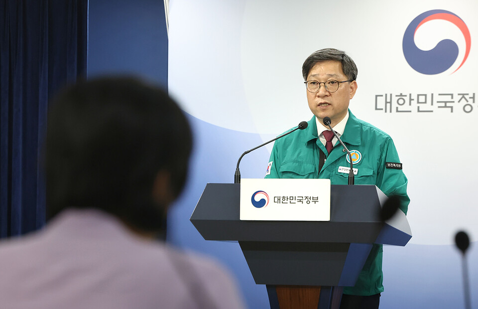 보건복지부 정윤순 보건의료정책실장은 7일 브리핑에서 복귀한 전공의가 일주일 사이 2배로 늘었다고 했다. 이들은 수련 현장이 아닌 사직 후 일반의로 취업한 사례였다(사진제공: 복지부).