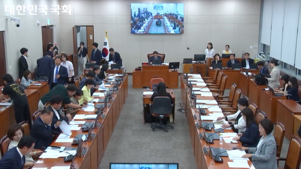 국회 보건복지위원회가 8일 오후 전체회의를 열고 교육위원회와 합동 청문회에 참석하기 위한 의료개혁소위원회 구성을 결정했다(사진출처: 국회인터넷중계시스템).