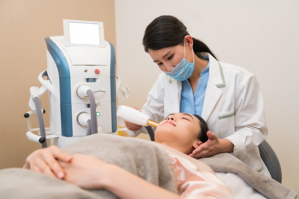 최근 피부미용 시술만 집중적으로 하는 한의원들이 등장하면서 의료계와 마찰도 점점 커지고 있다(사진출처: 게티이미지).