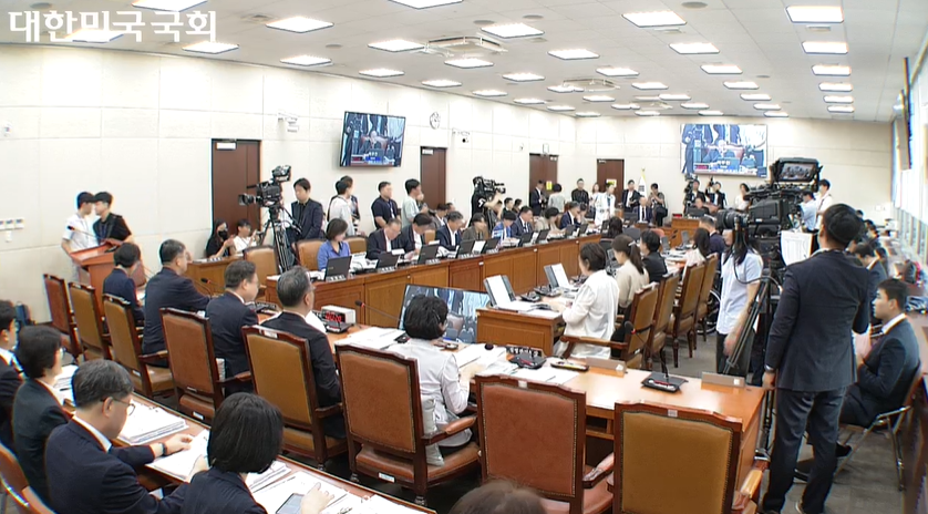 20일 열린 국회 보건복지위원회 전체회의에서는 코로나19 재유행 관련 질의가 이어졌다(국회 방송 캡쳐).