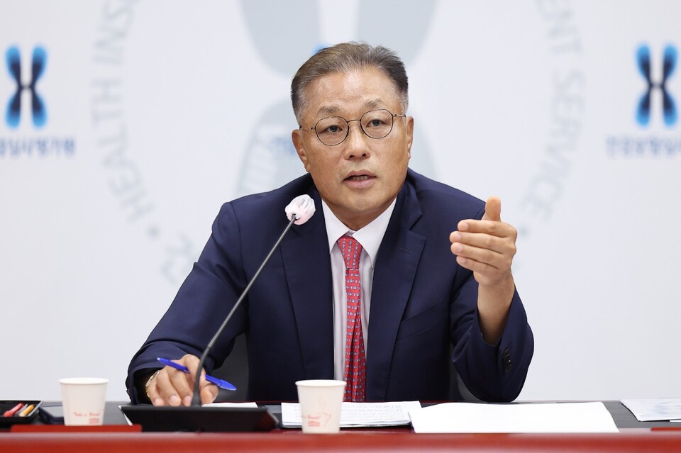 건강보험심사평가원 강중구 원장은 지난 20일 전문기자단과 간담회를 통해 심사기준 개선 상황에 대해 설명했다(사진 제공 : 심평원).