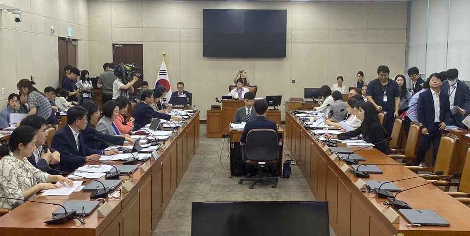 국회 보건복지위원회는 22일 제1법안심사소위원회를 열어 간호법 제정안을 논의했지만 결론을 내지 못했다(