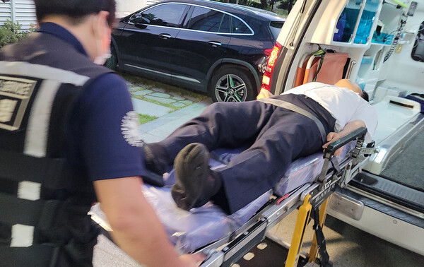 한의사협회 임현택 회장은 단식 6일째인 31일 저녁 임시대의원총회대한의사협회 임현택 회장은 단식 6일째인 31일 저녁 임시대의원총회 참석 후 응급실로 이송됐다(사진제공: 의협).