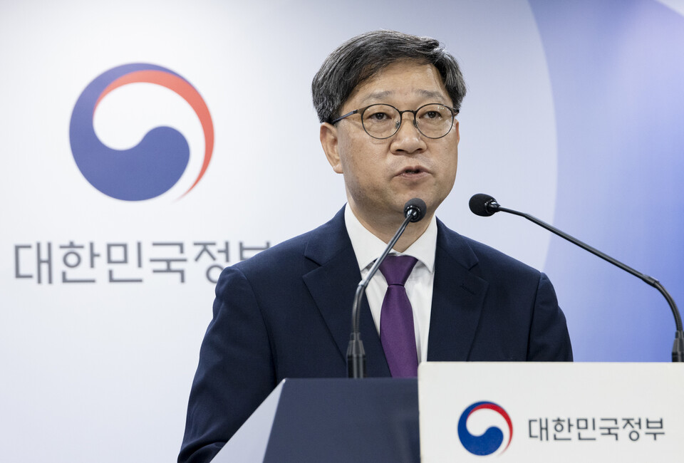 보건복지부 보건의료정책실 정윤순 실장은 5일 오후 '응급의료 등 비상진료 대응 관련 브리핑'을 통해 파견 군의관의 응급실 근무 어려움을 인정했다(사진 제공 : 보건복지부).