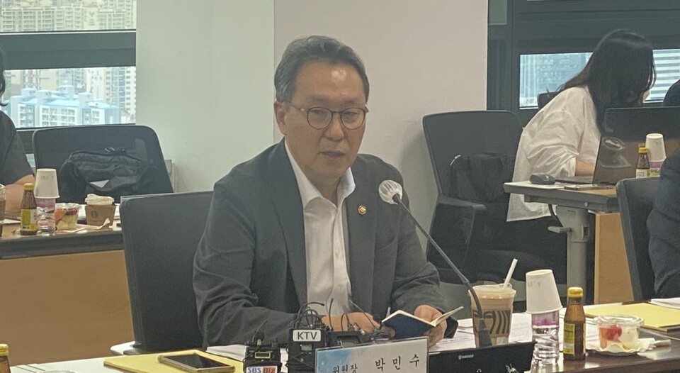 보건복지부 박민수 제2차관은 6일 오후 열린 건강보험정책심의위원회 모두발언을 통해 지난 4일 MBC 라디오 인터뷰 중 응급환자 경증 관련 발언에 대해 유감을 표했다(©청년의사).
