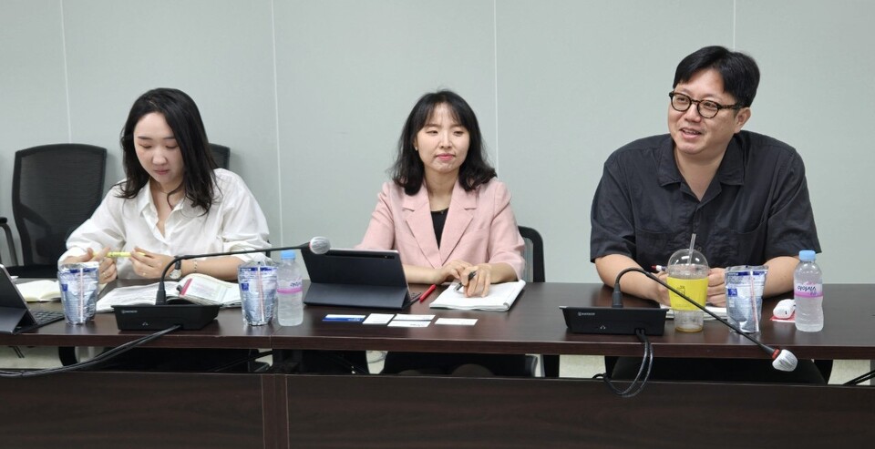 (왼쪽부터)보건복지부 의료개혁추진단 의료인력혁신과 강슬기 과장, 의료체계혁신과 유정민 과장, 의료개혁총괄과 강준 과장(©청년의사).