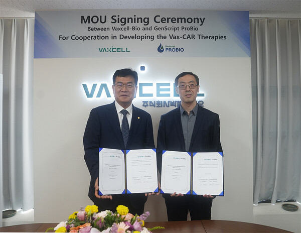 박셀바이오 이제중 대표(왼쪽)와 프로바이오 패트릭 리우 회장(오른쪽).