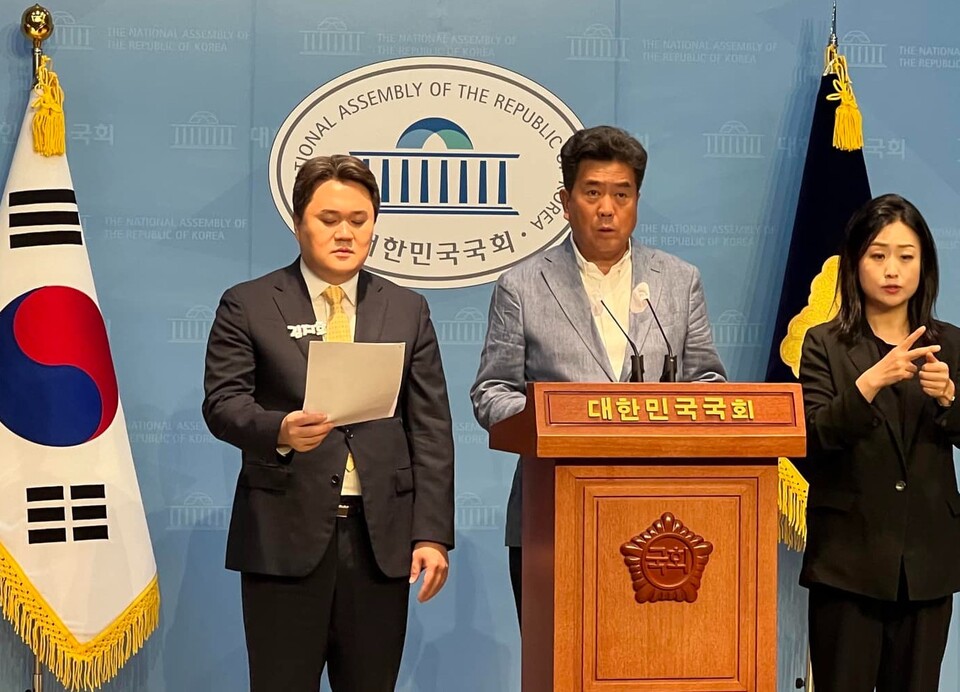 의료정상화국민연대가가 보건복지부 장차관과 국민의힘 인요한 의원을 의료대란을 조장하는 의료적폐 3인방으로 꼽고 공직 사퇴를 촉구했다(사진출처: 더불어민주당 강청희 강남을지역위원장 페이스북).