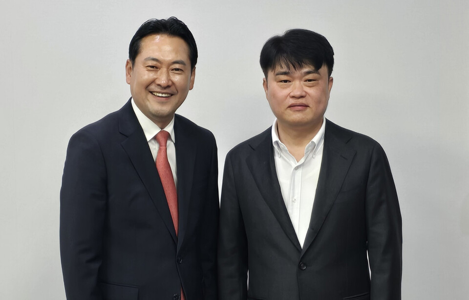 대한의사협회 임현택 회장(오른쪽)은 지난 9일 국회를 방문해 국민의힘 장동혁 최고위원과 의료현안을 논의했다고 밝혔다(사진제공: 의협).