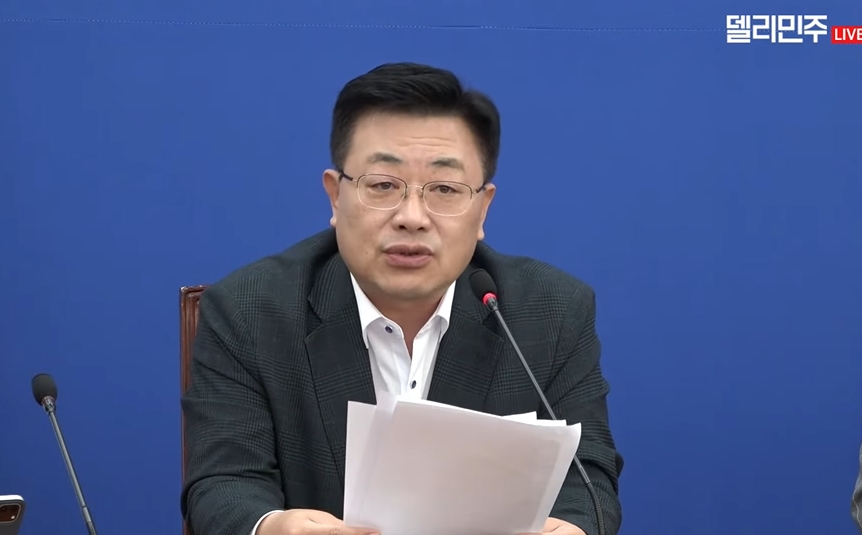 더불어민주당 안태준 원내부대표는 여·야·의·정 협의체에 의료계 참여를 유인하기 위해서라도 윤석열 대통령의 사과와 보건복지부 장·차관 등 책임자 문책이 필요하다고 했다(사진출처: 더불어민주당 공식 유튜브 갈무리).