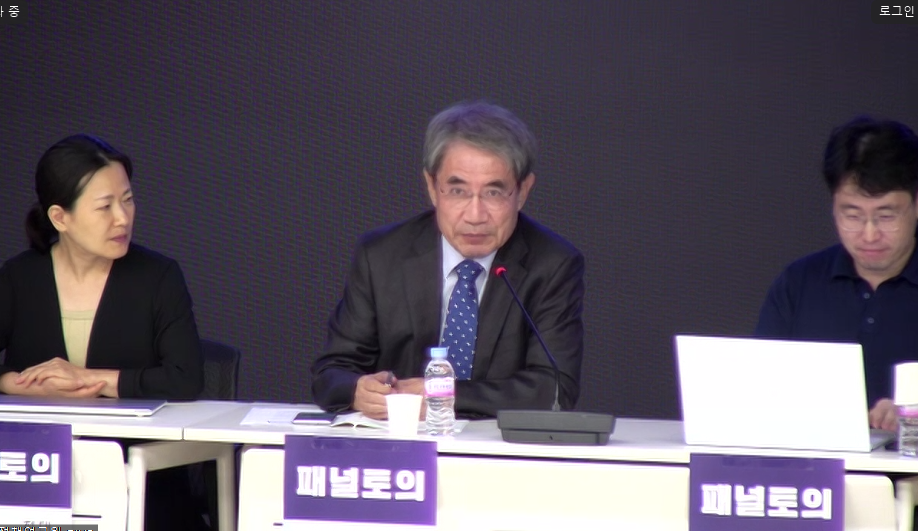 서강대 이덕환 명예교수는 의대 정원 증원 추진 등 의료개혁 과정에서 의료계의 의견이 충분히 반영되고 있지 않다고 지적했다(사진출처: 의료정책연구원 줌 화면 캡쳐).